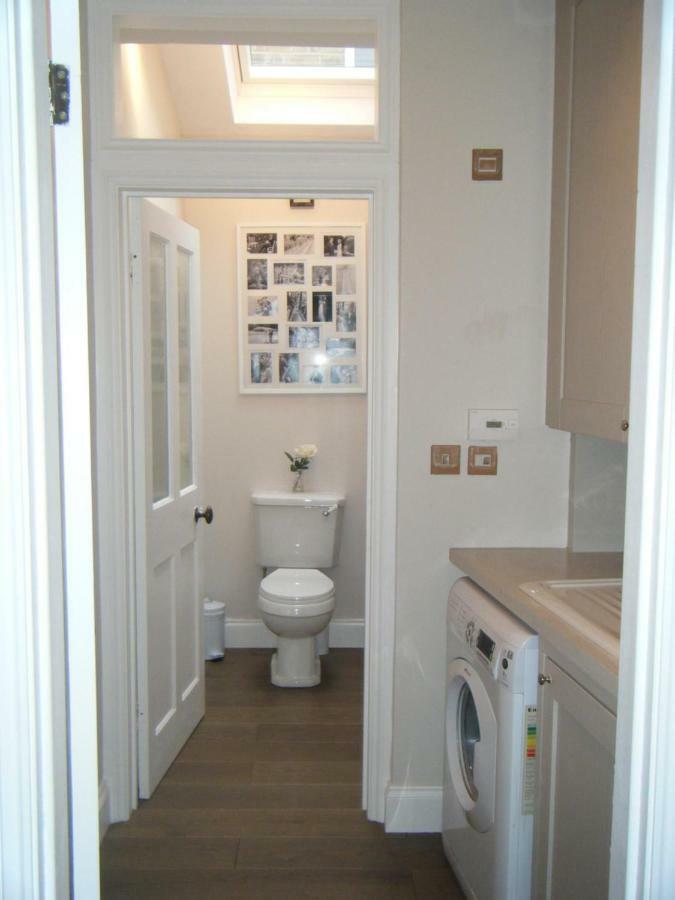 Summer House Thames Ditton Exterior photo