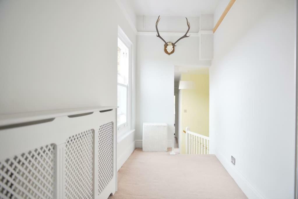 Summer House Thames Ditton Exterior photo